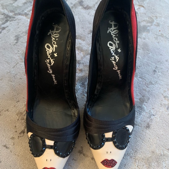 Alice and Olivia - Picture 2 of 3